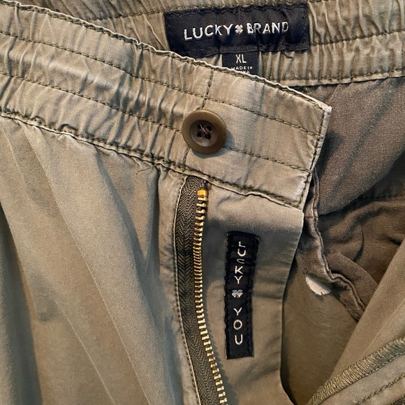 Woman’s Lucky Brand Olive Cargo Pants - Picture 4 of 4